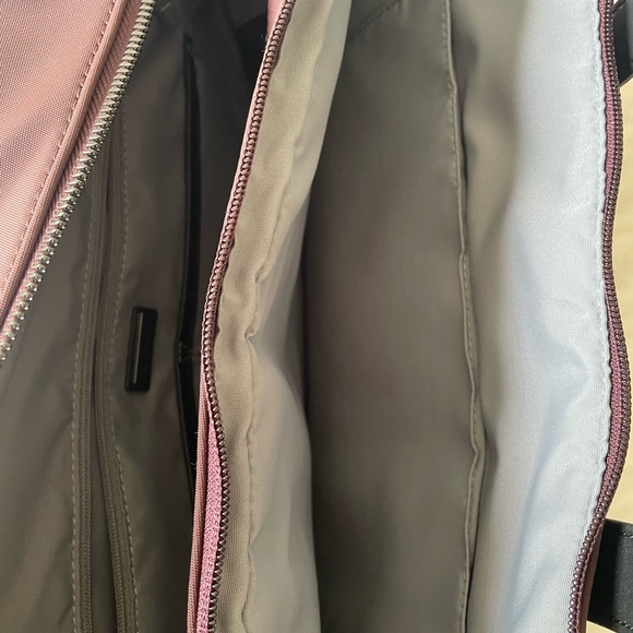 *Brand New* Away Burgundy The Everywhere Travel Bag Sleek Minimalist Design - Picture 6 of 10